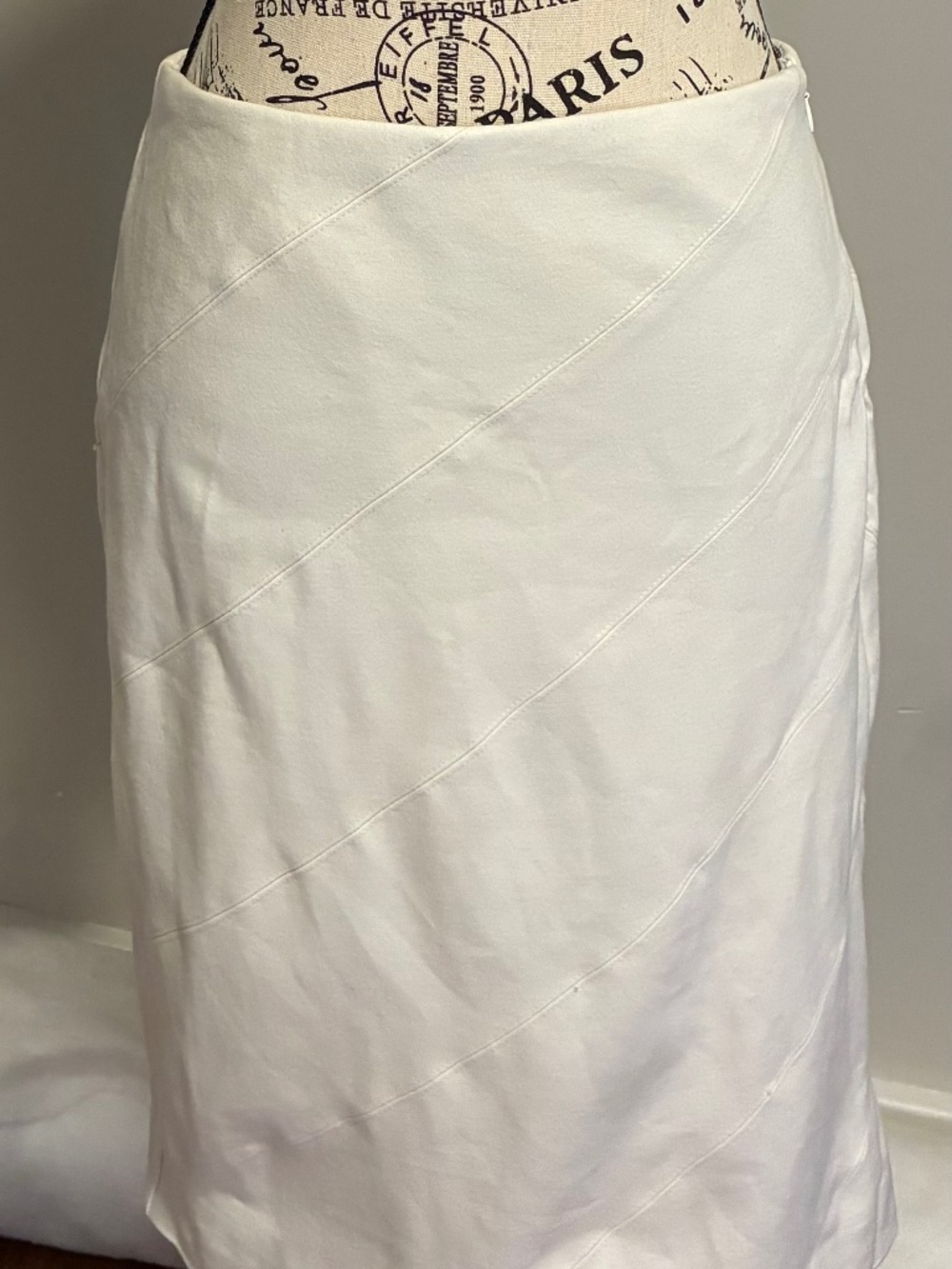 White House Black Market white pencil skirt with diagonal seam detailing, size 6